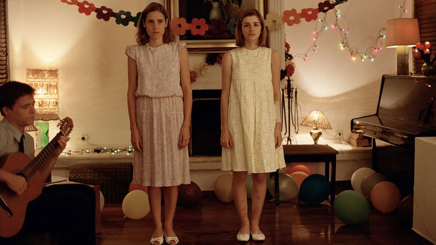 Dogtooth (2009)